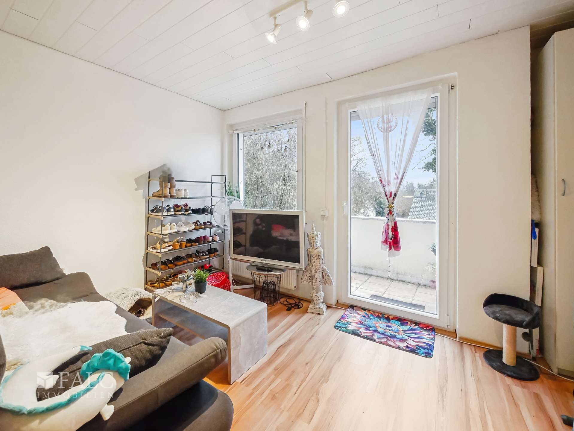 (Kinder-) Zimmer mit Zugang zum Balkon
